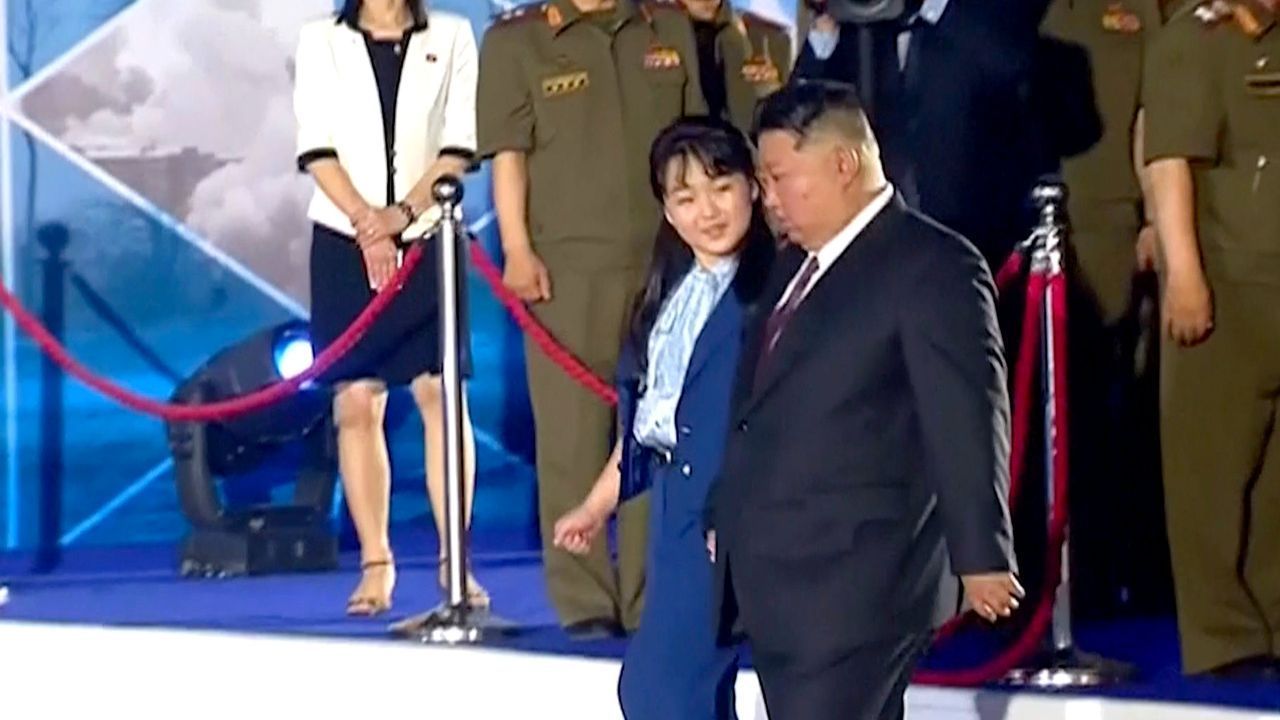 „Taktische Angriffswaffe“: Kim Jong Un enthüllt neue Raketenwerfer für Grenzeinsatz