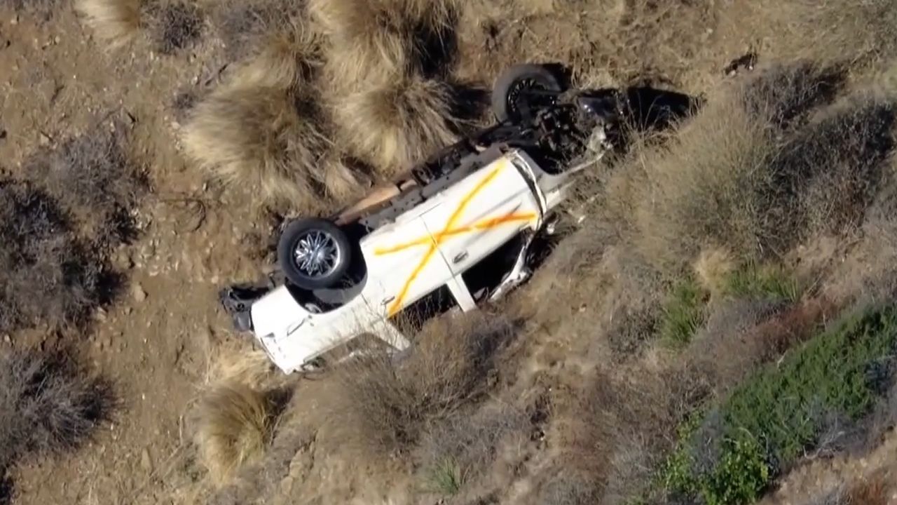 Autoinsasse überlebt Sturz von Klippe in Kalifornien – Unfall gibt Rätsel auf
