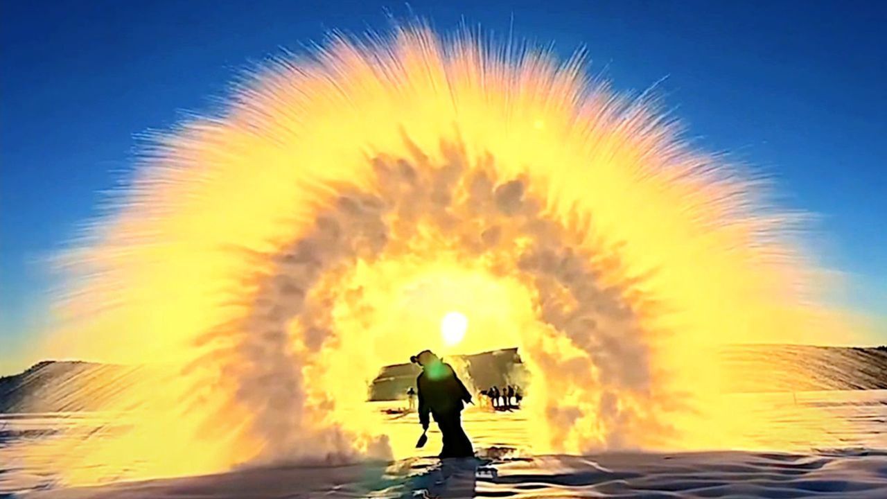 Goldener Bogen: Wasser und eisige Temperaturen sorgen für spektakulären Effekt