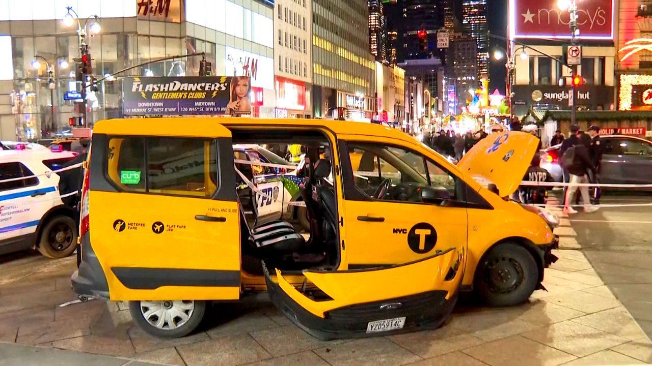 Taxi springt über Bordstein: Sechs verletzte Fußgänger in Midtown Manhattan