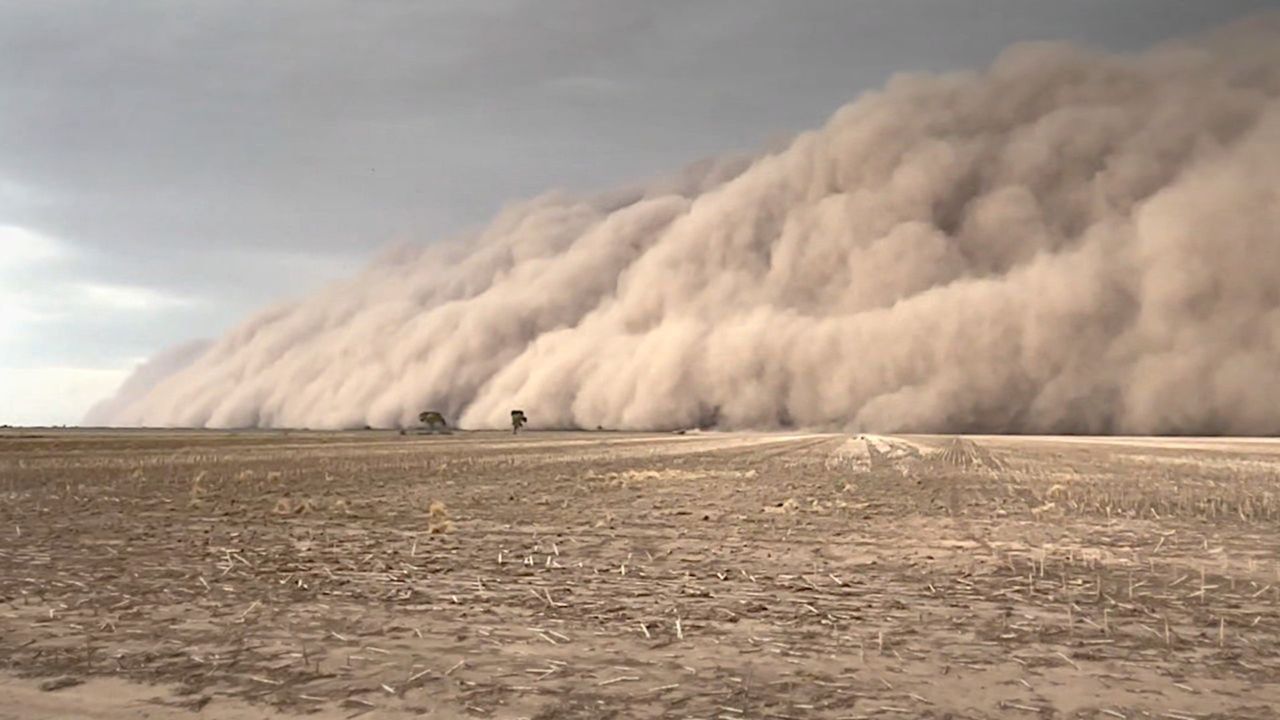 Wand aus Staub: Sandsturm zieht über den Norden Argentiniens hinweg