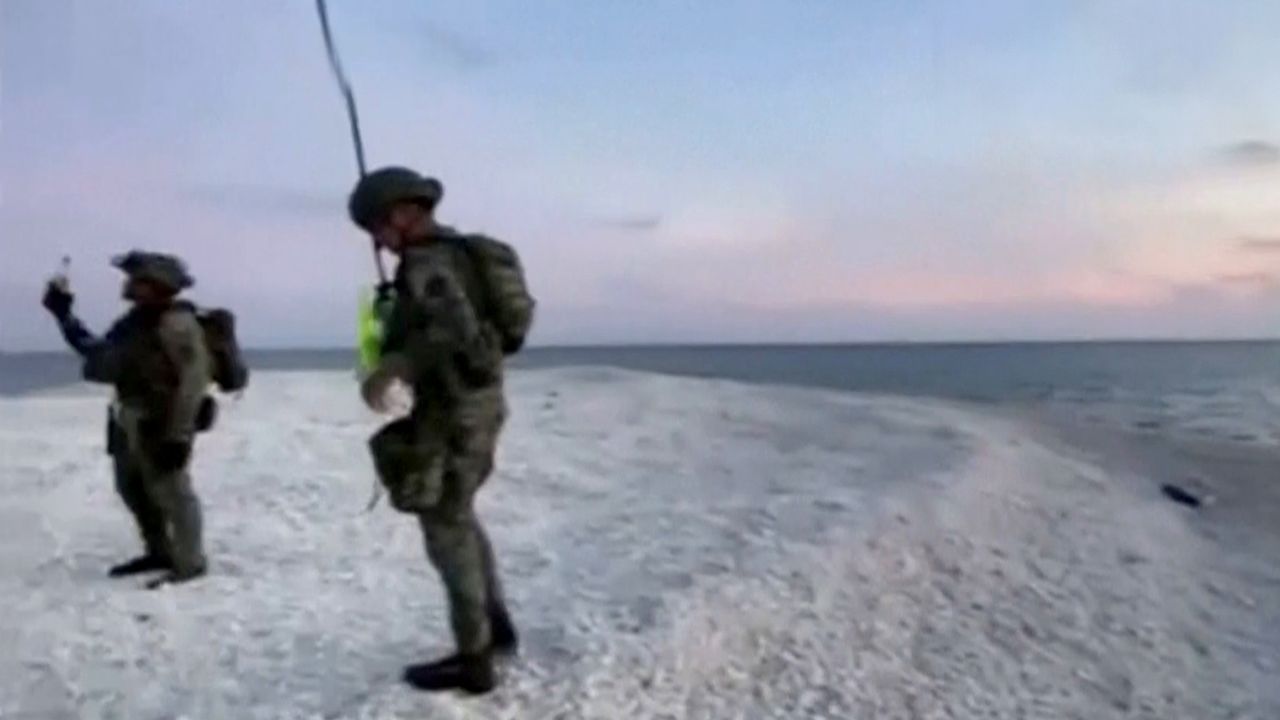 Video: Nahe philippinischem Militärstützpunkt: China beansprucht Riff im Südchinesischen Meer