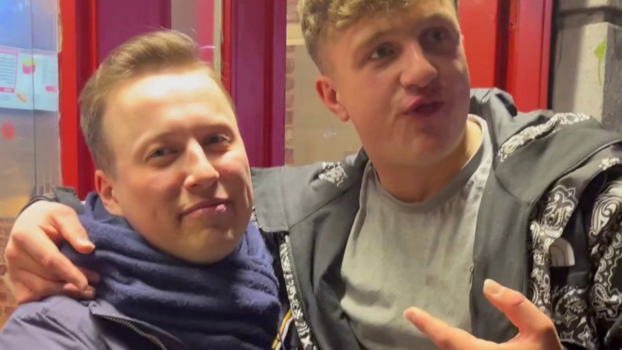 Video: Sänger wird für Elon Musk gehalten – Doppelgänger ist nicht glücklich