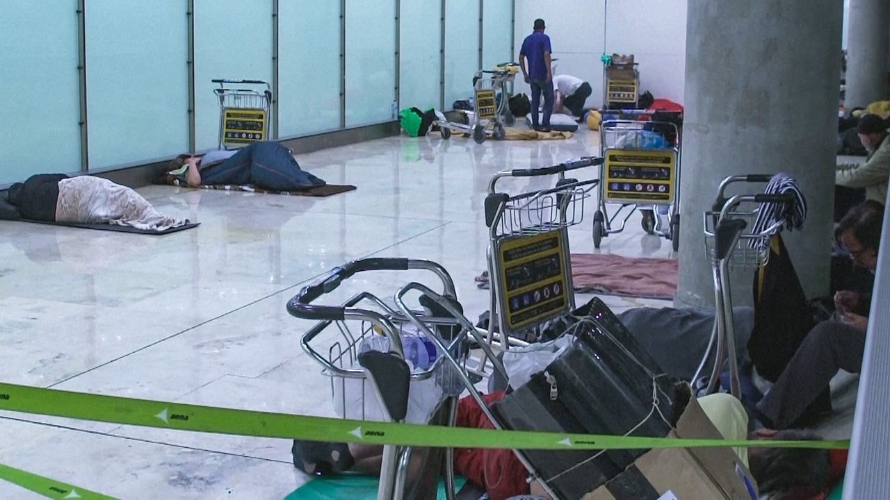 Berichte über Wanzen und Gewalt: Flughafen Madrid will Obdachlose vertreiben