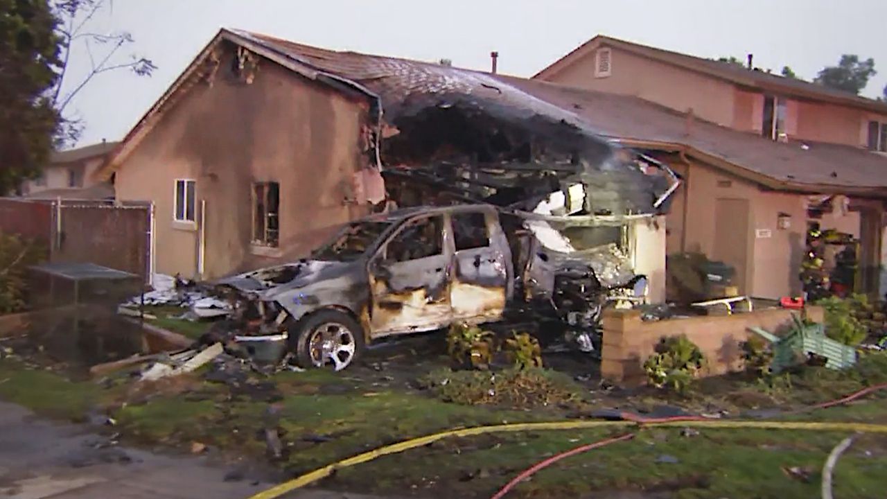 Privatjet stürzt in Wohngebiet: Vermutlich sechs Tote in San Diego