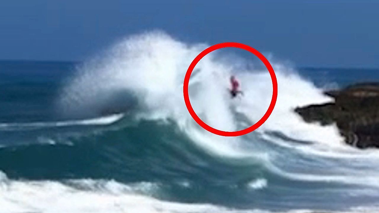 Flugeinlage auf dem Brett – Welle überrascht Surfer auf Hawaii