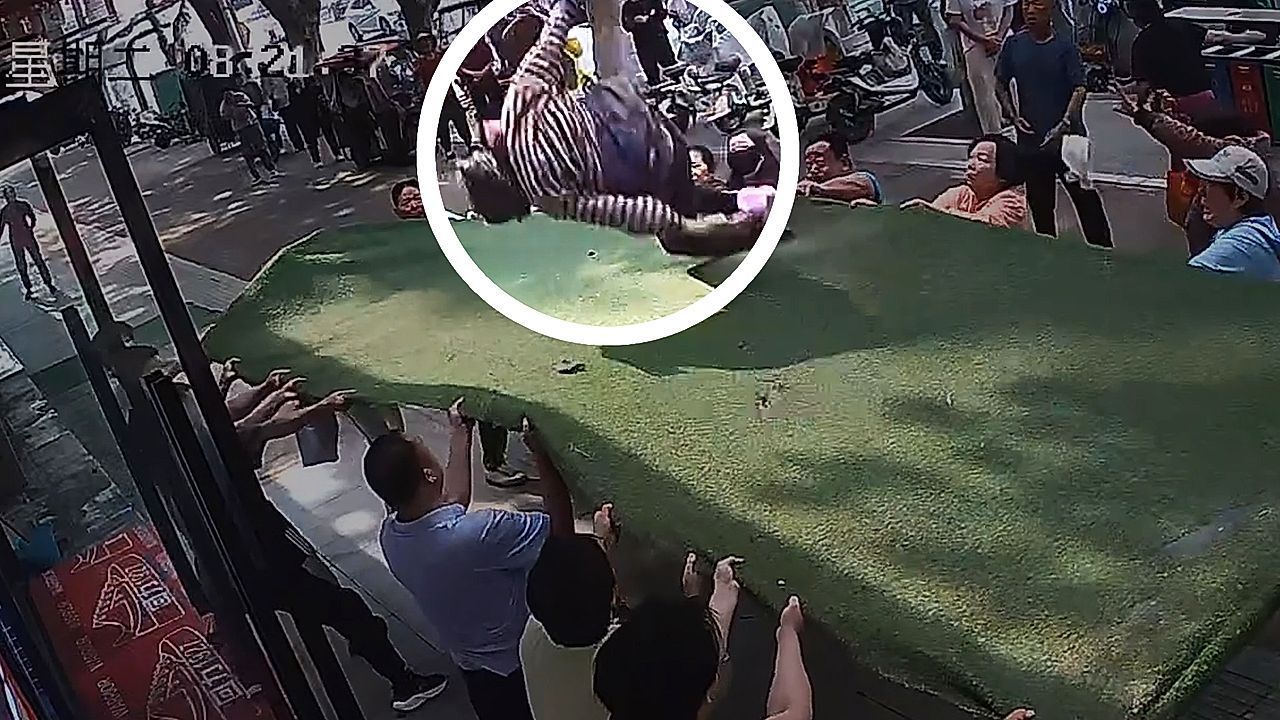 Video: 102-Jährige fällt aus Fenster – Nachbarn sind zur Stelle