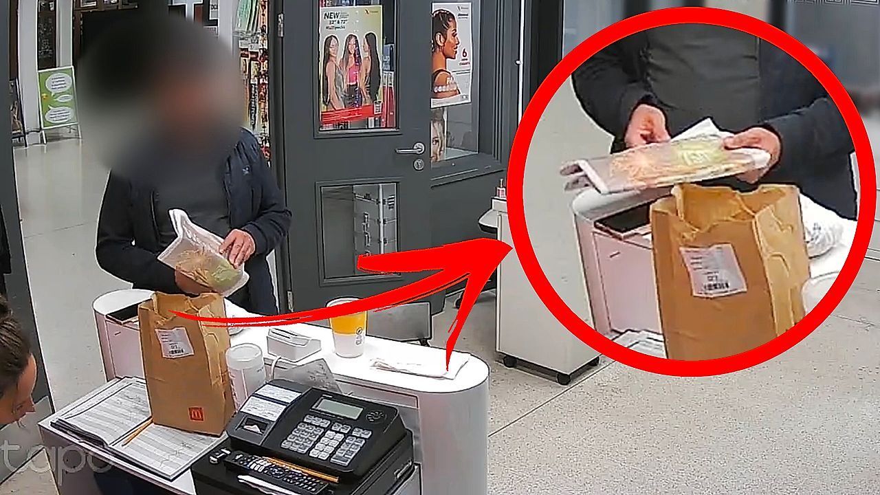 Fieser-Trick-mit-Zeitung-Dieb-klaut-Friseurin-teures-Handy