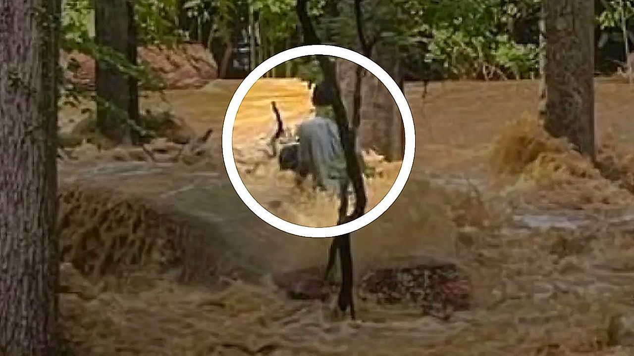 Video: Auto steckt in Fluten fest: Zwölfjähriger rettet kleinen Jungen vor dem Ertrinken