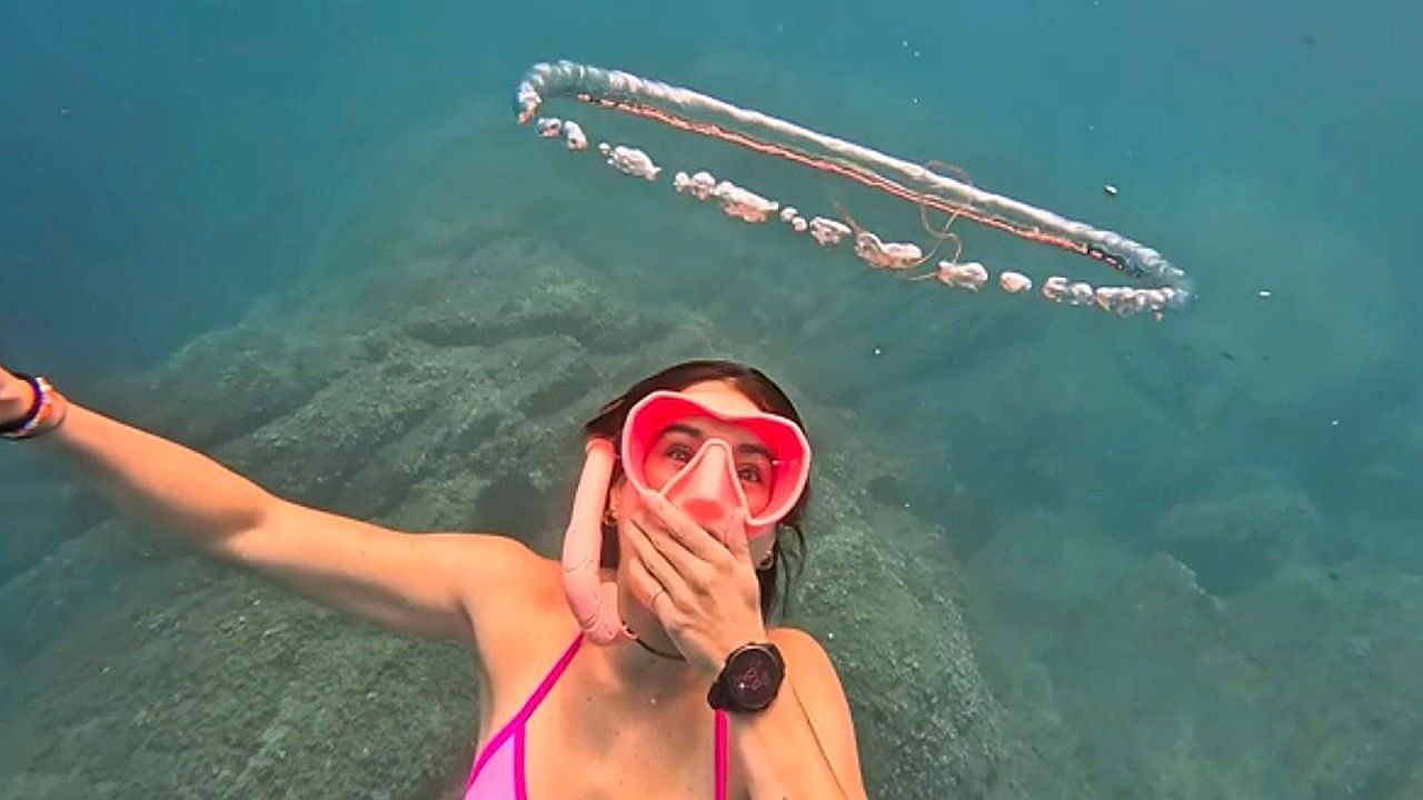 Video: Unterwasser-Zauberei: Frau lässt Luftblasen-Ring mit Effekt aufsteigen