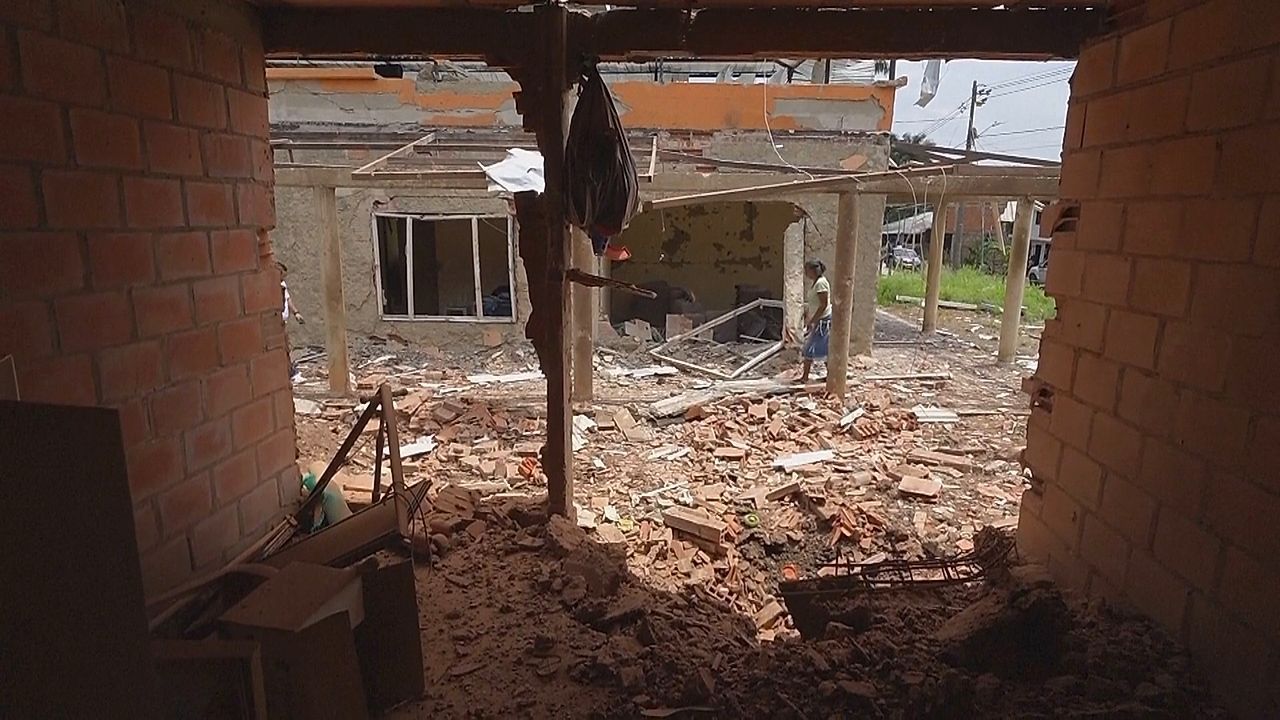 Video: Anschlag auf Polizeistation: Neun Verletzte bei Explosion in Kolumbien