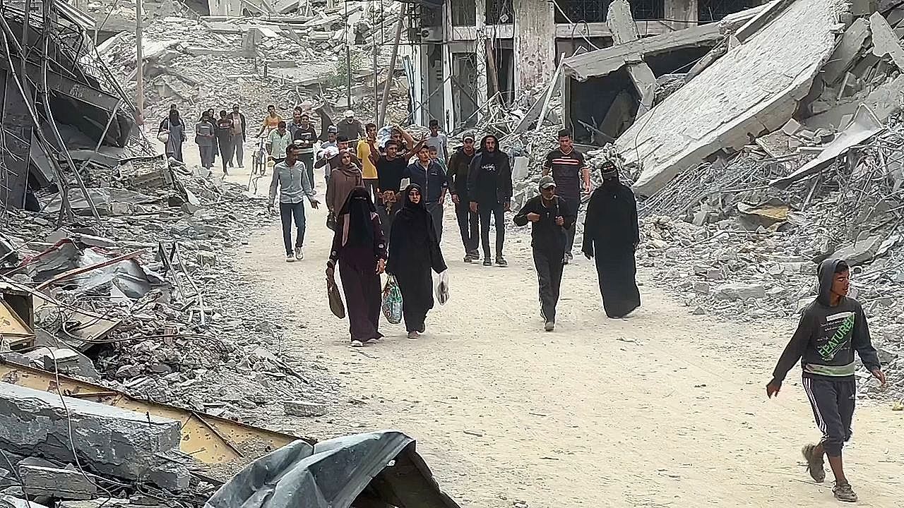 Displaced Palestinians return to Gaza after ceasefire and find their homes destroyed