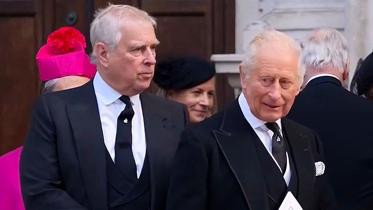 Charles III. reagiert auf Epstein-Skandal: Prinz Andrew muss alle royalen Titel abgeben