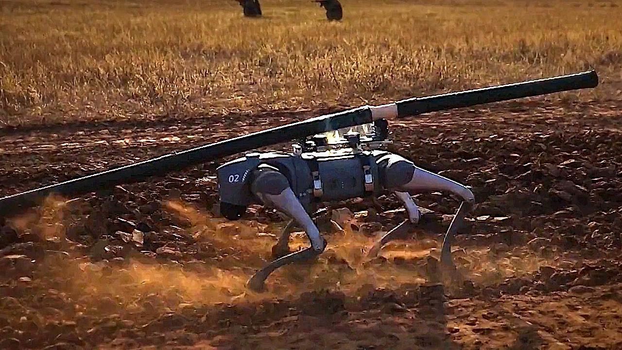 Video: The Chinese Army conducts live-fire exercises with drones and robotic dogs