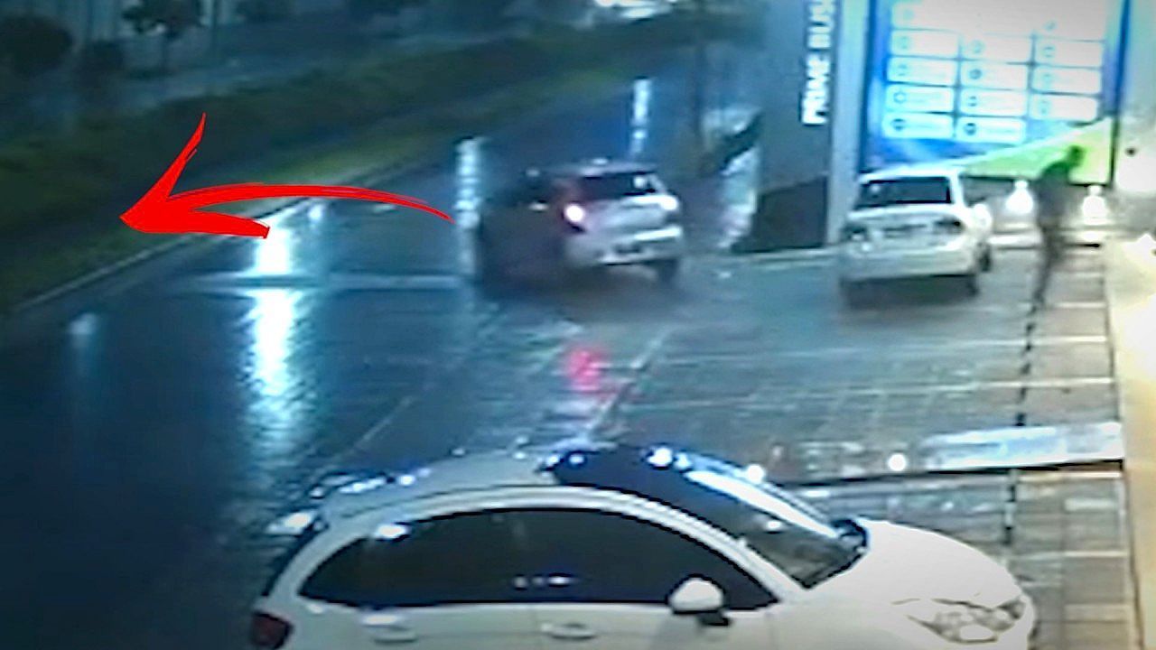 Video: Parked car takes an unexpected dive in a pharmacy visit