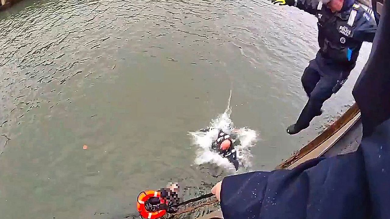 Sprung-in-eiskalten-East-River-New-Yorker-Polizisten-kommen-67-J-hrigem-zu-Hilfe