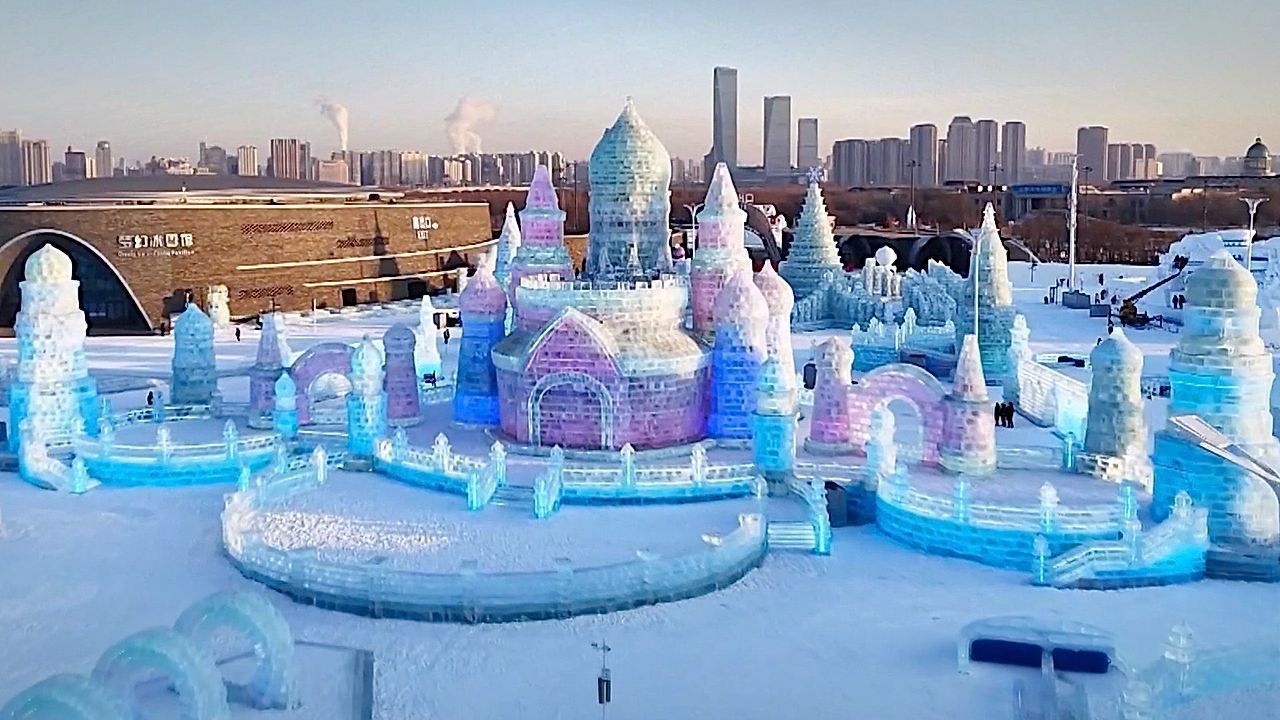 World's largest ice-snow theme park opens in Harbin