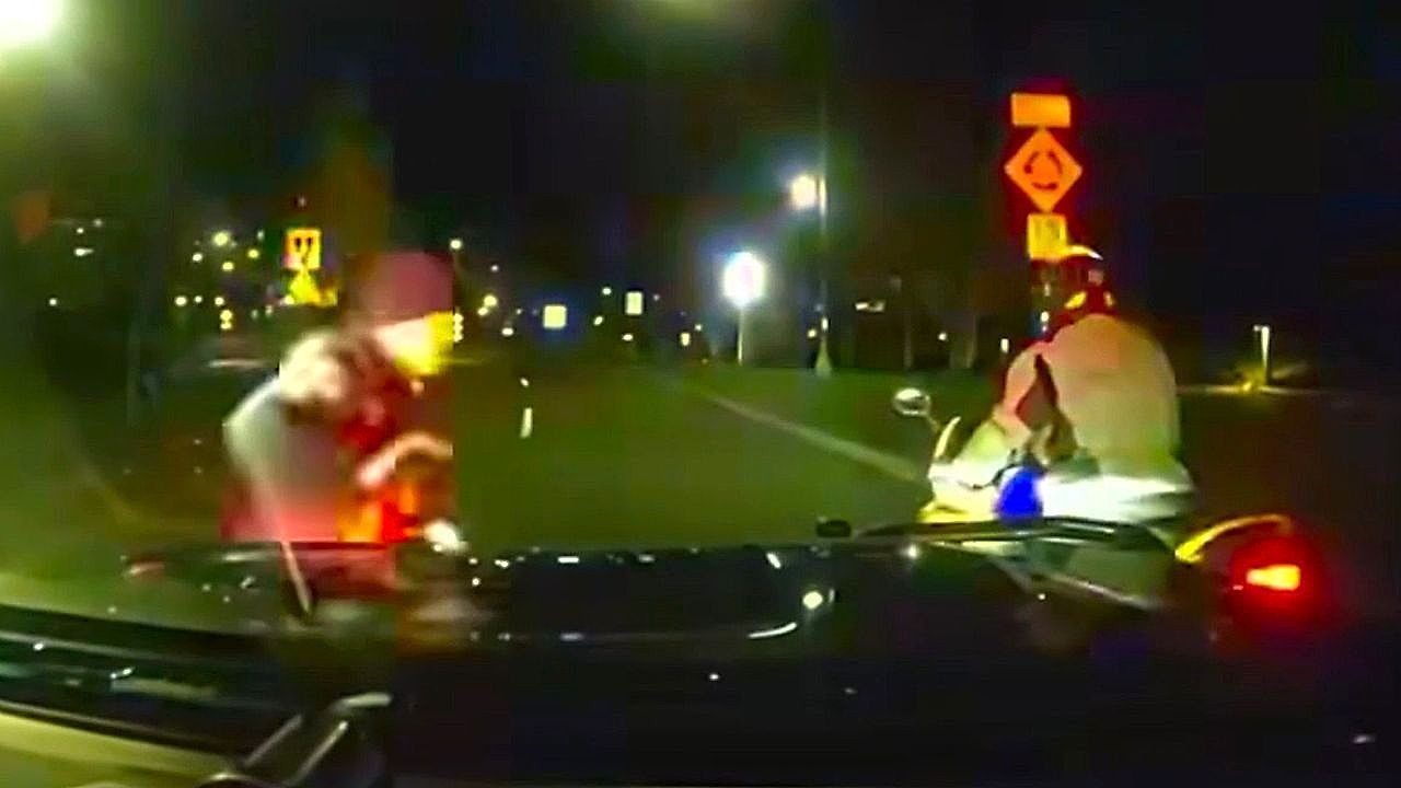 Wie-beim-Football-Polizist-beendet-Verfolgungsjagd-mit-Tackling