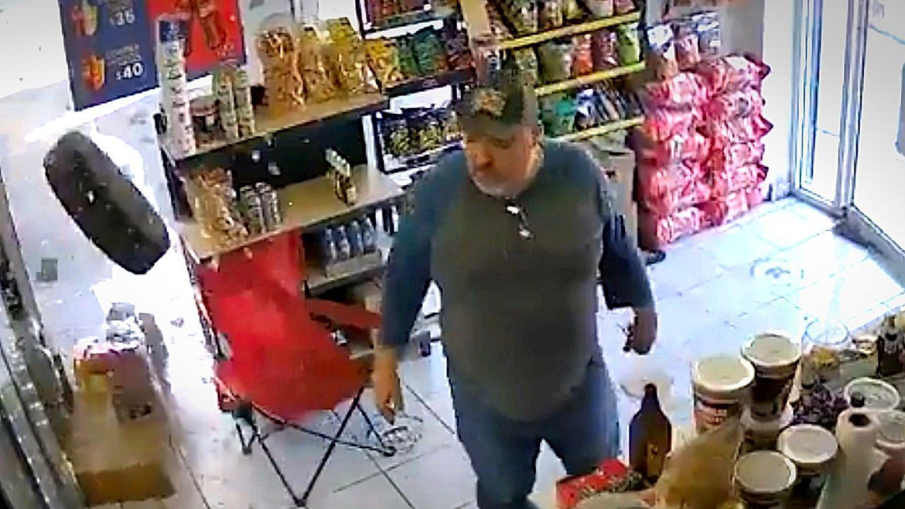 Video: Loose tyre turns shop visit into split-second escape