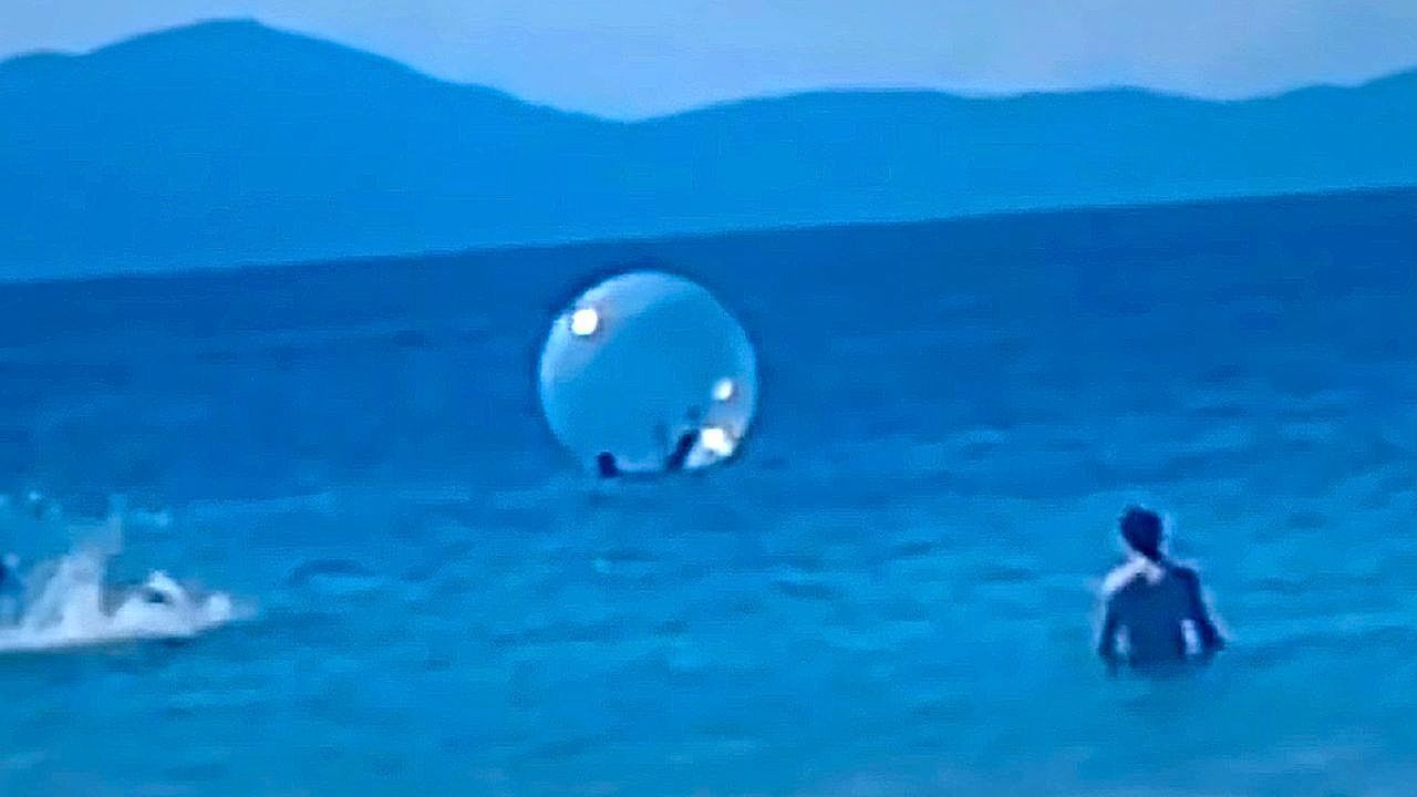 Terrifying-moment-8-years-old-girl-swept-out-to-sea-in-giant-bubble