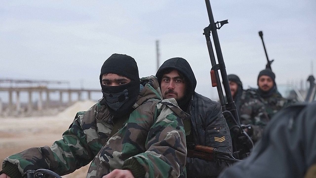 Video: Konflikt in Syrien: Regierungstruppen übernehmen Deir Hafer nach Rückzug der Kurden