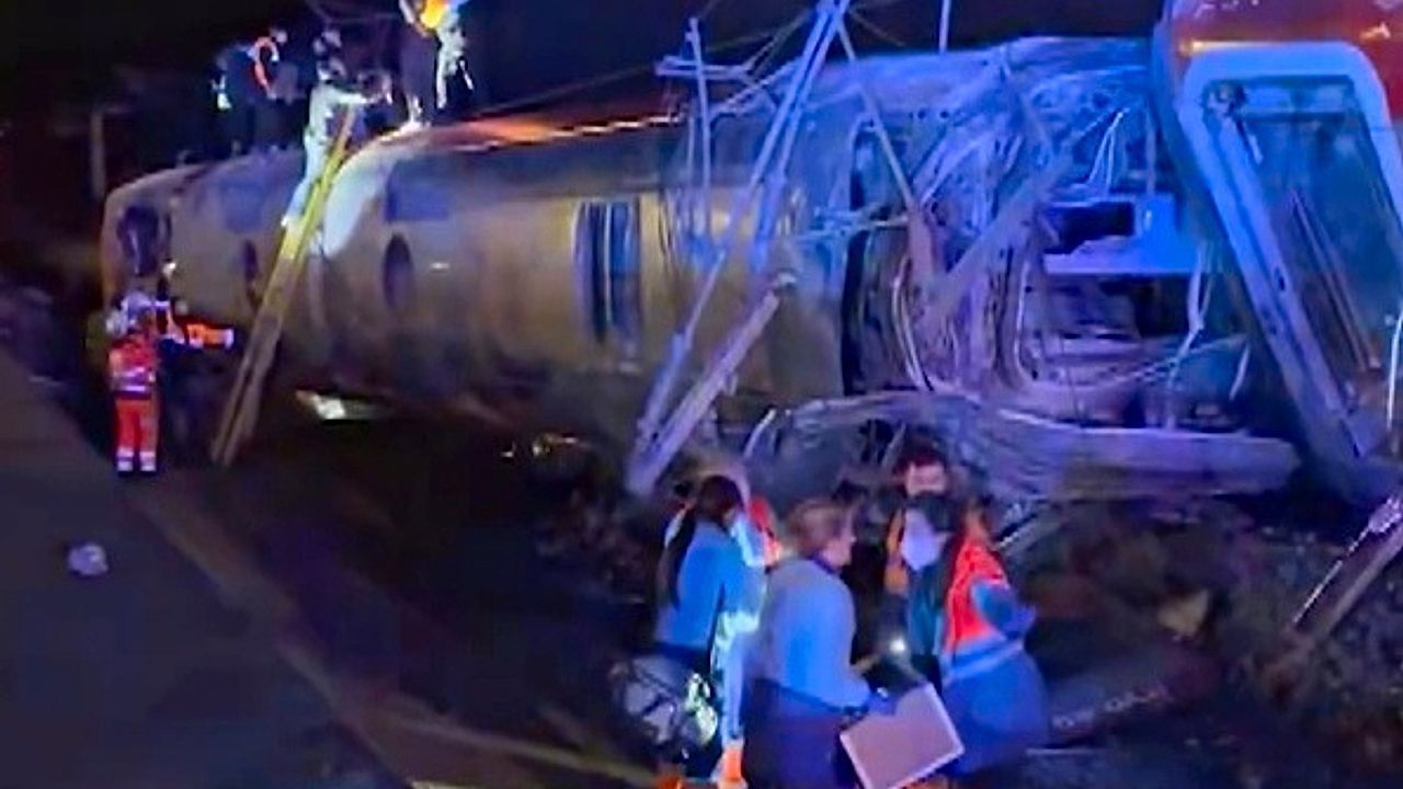 Video: Zwei Züge kollidieren in Südspanien – mindestens 39 Tote, Dutzende Verletzte