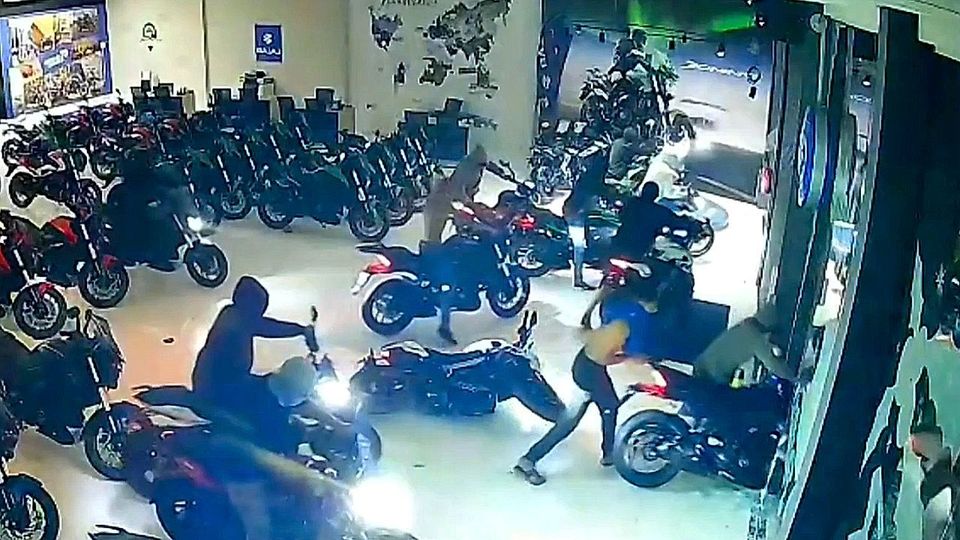 Pannen-Einbruch: Diebesbande sorgt für Chaos im Motorradladen