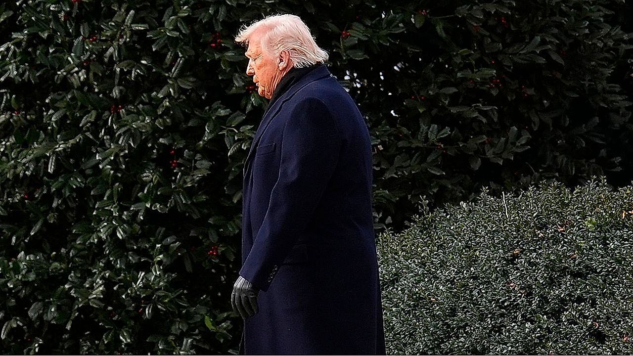 Video: Trump threatens 200% tariffs after Macron rejects 'Peace Council'