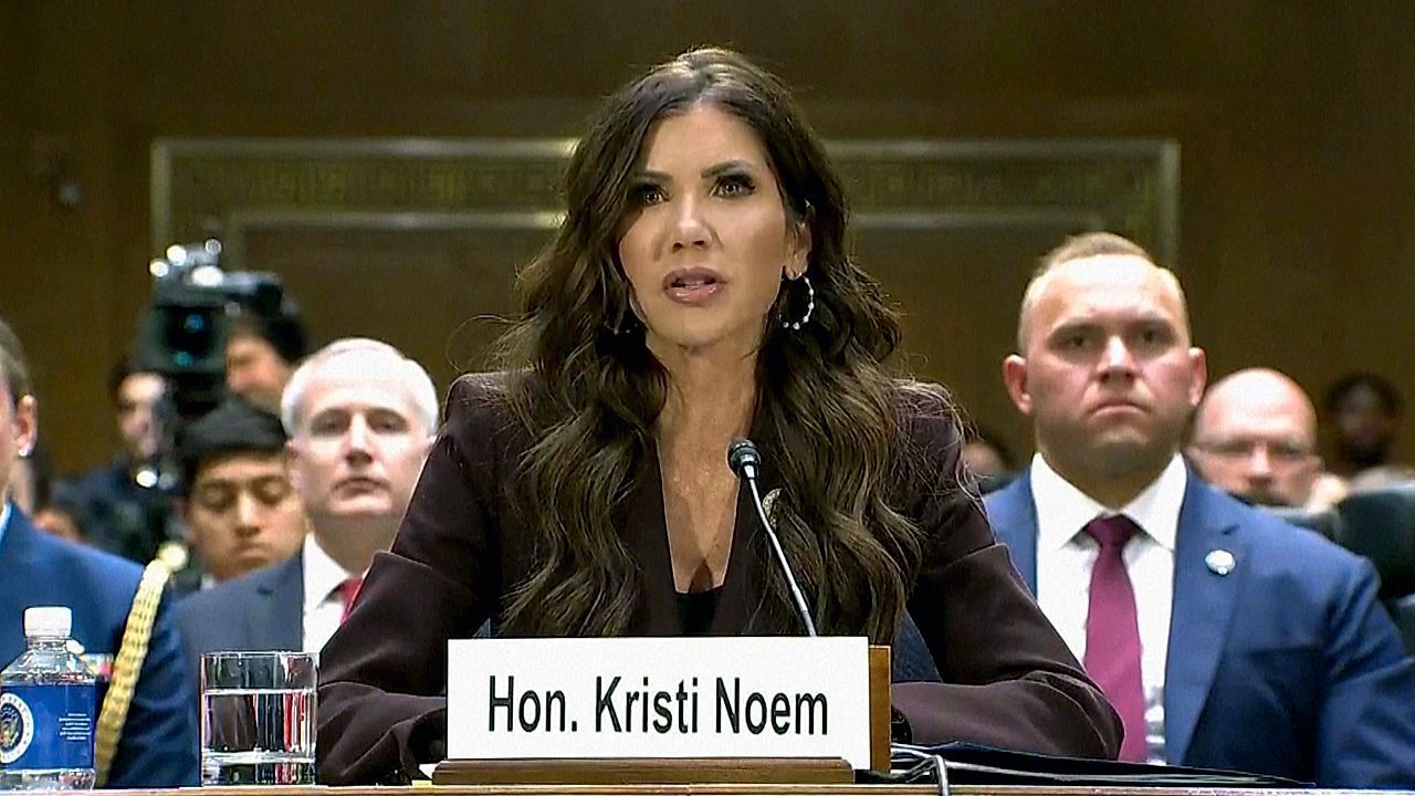 Video: Aus für „ICE-Barbie“: Trump entlässt Heimatschutzministerin Noem