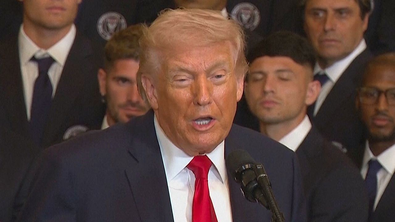 Video: Keine Gespräche geplant: Trump fordert bedingungslose Kapitulation Irans