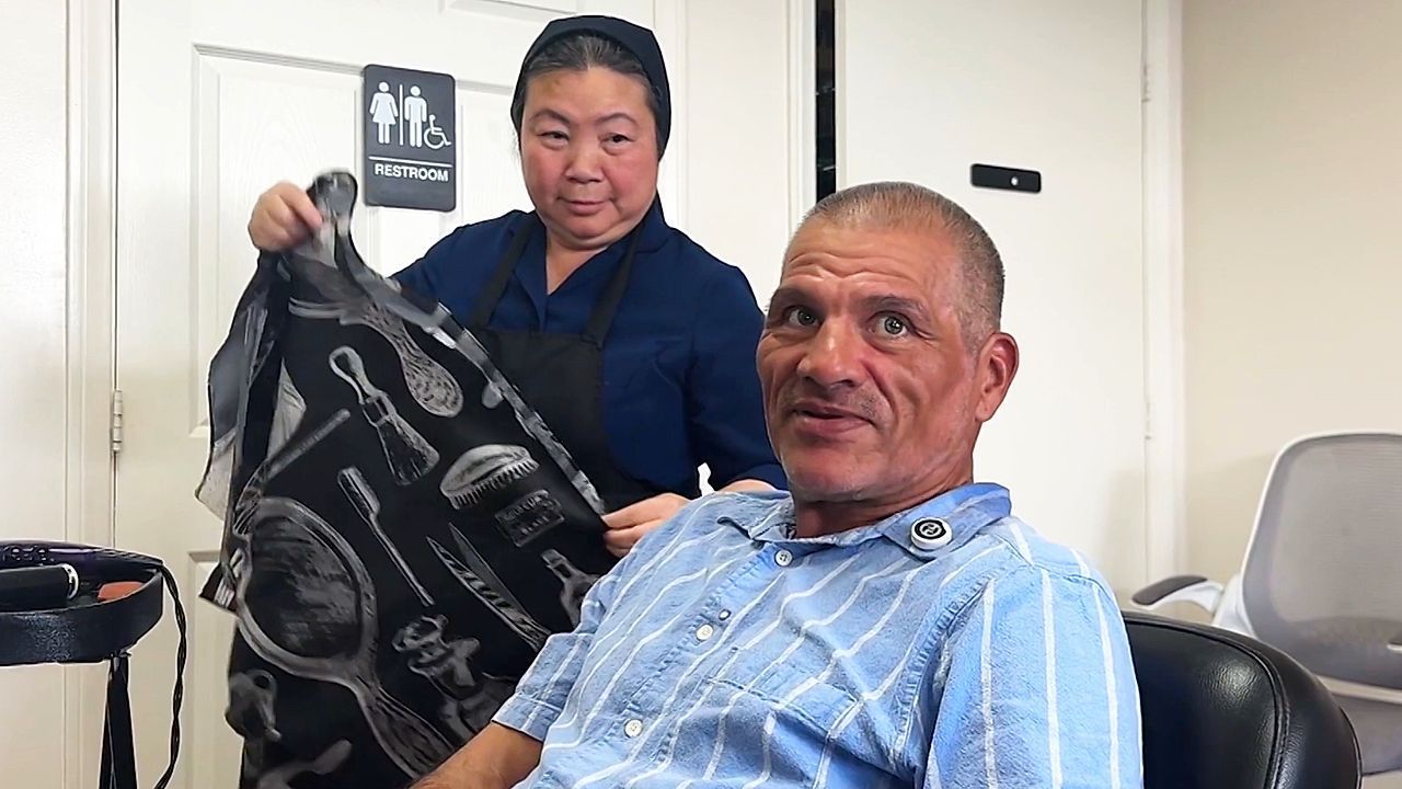 Video: Nun gives haircuts to homeless in California