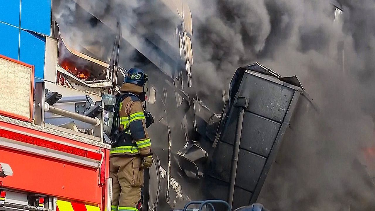 Video: Explosion in Autoteilefabrik: Dutzende Verletzte bei Großbrand in Südkorea