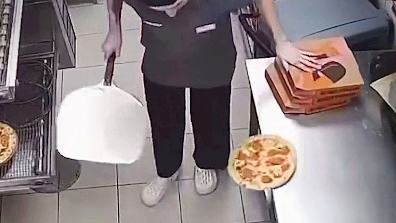 Video: Im freien Fall: Frau fängt Pizza in letzter Sekunde auf