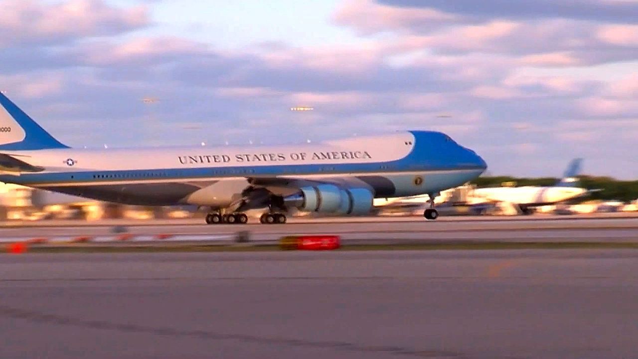 Video: Palm Beach International Airport: Florida benennt Flughafen nach Donald Trump um