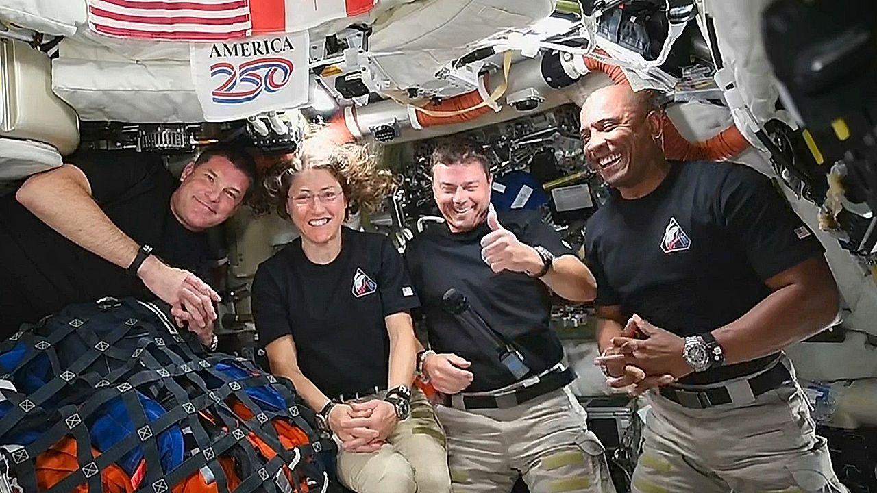 Video: Mondmission der Artemis II: Trump bittet Astronauten um Autogramme