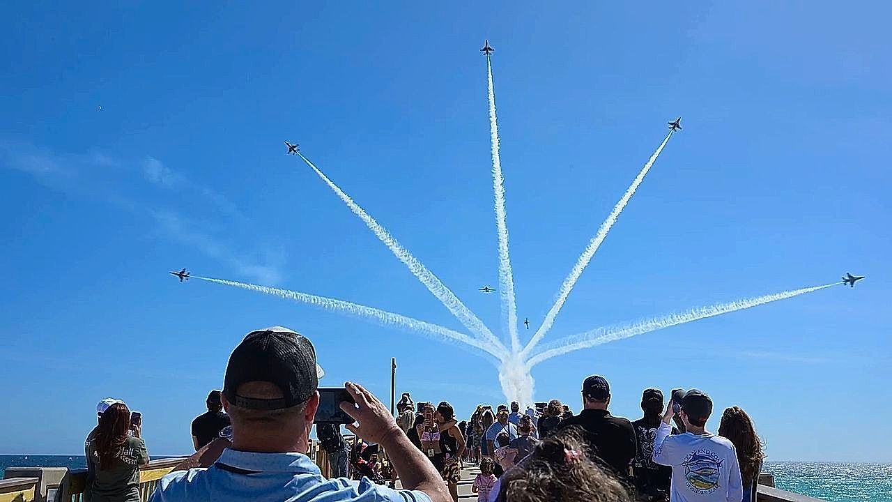 Video: This was the spectacle in the clouds where the U.S. Thunderbirds dazzled Florida