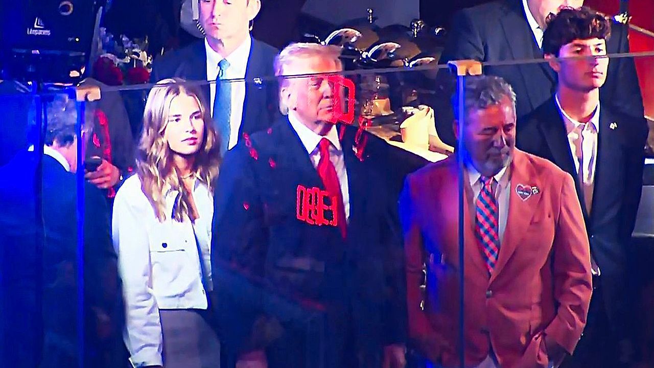 Video: Buhrufe während der Hymne: Trump bei NBA-Finalspiel in New York ausgebuht