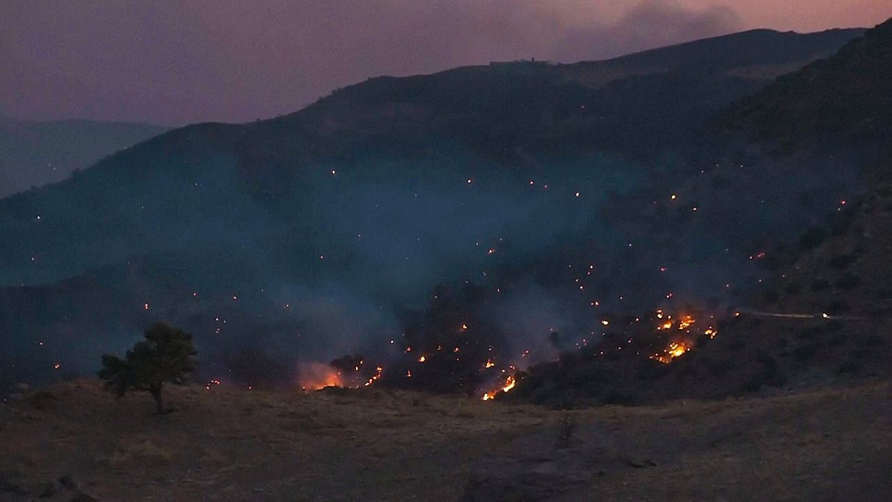 Video: Urlaubsinsel Kreta steht in Flammen: Tausende evakuiert