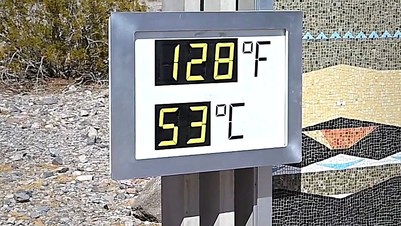 Video: Backofen der USA: Death Valley erreicht 53 Grad