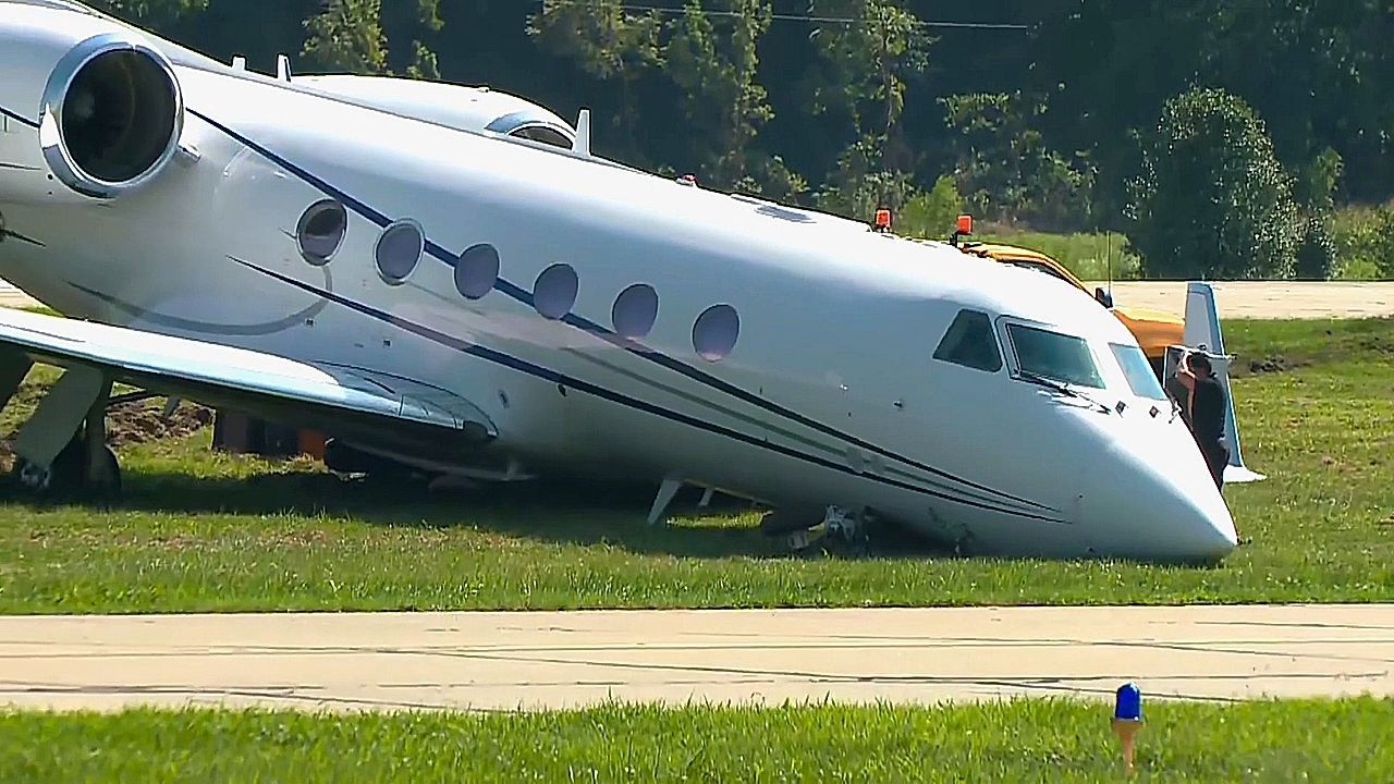 Video: Second plane in 24 hours slides off runway at Missouri airport