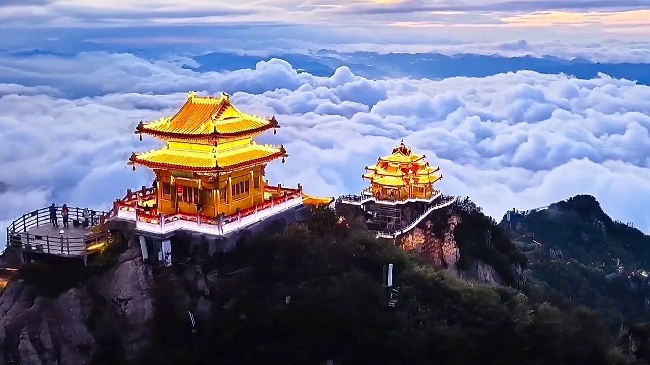 Video: Wie gemalt: Nebel und Wolken verwandeln Landschaften in China