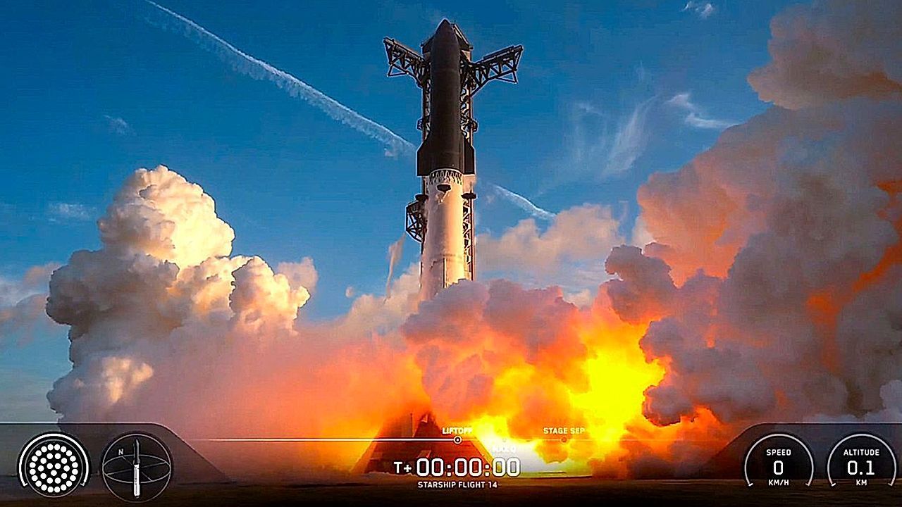Video: SpaceX sends Starship into orbit for the first time, followed by fiery splashdown