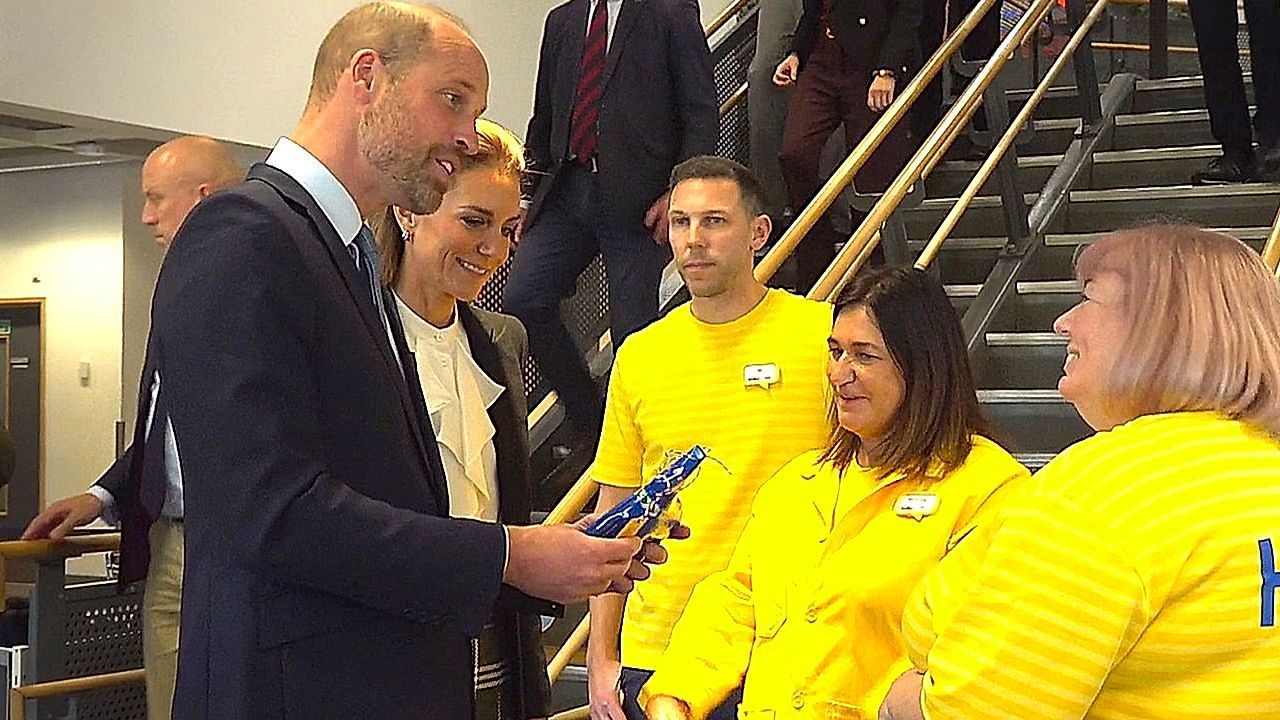 Video: Royals am Schalter: William und Kate kassieren bei IKEA