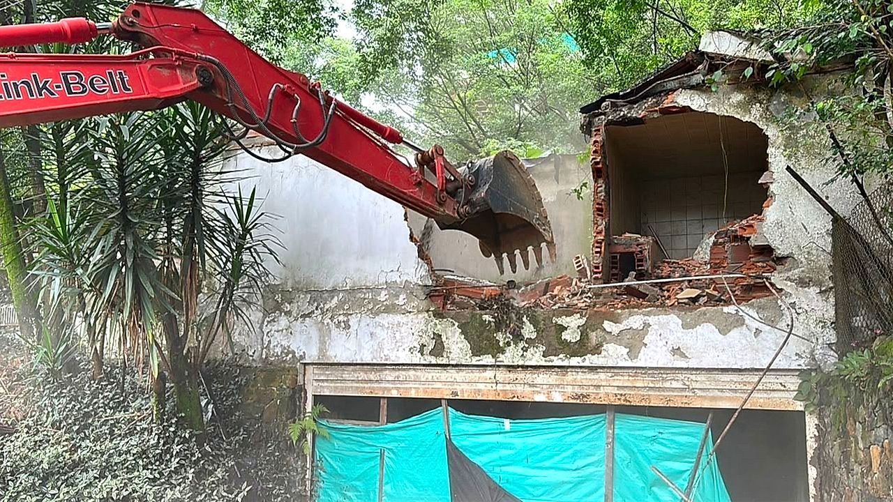Medellín tears down notorious Escobar-linked estate used for drugs and rituals