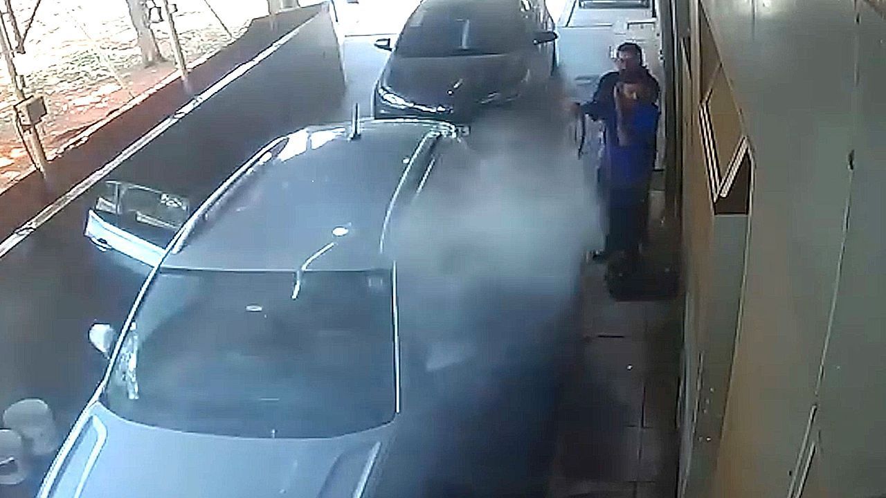 Video: Angriff an der Zapfsäule: Bienenschwarm überfällt Tankstelle in Brasilien
