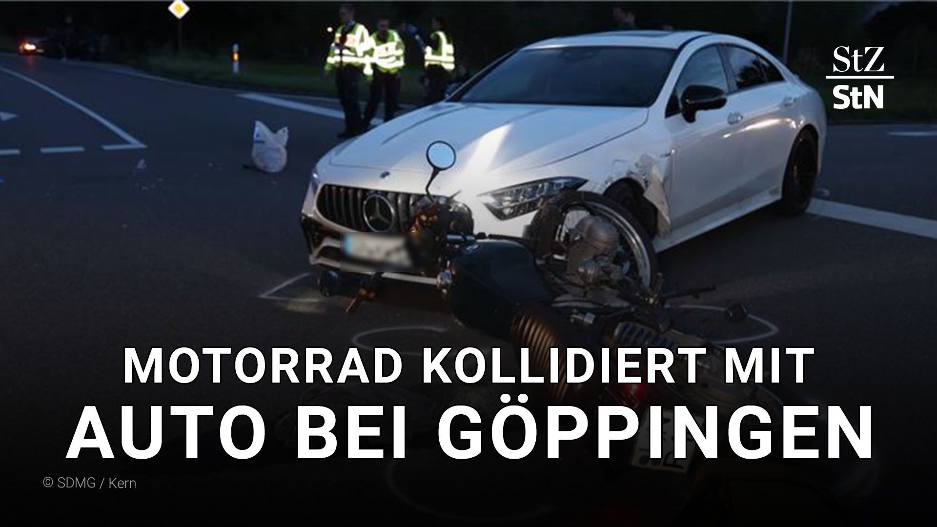 Video: Schwere Kollision mit Auto – Motorradfahrer wiederbelebt