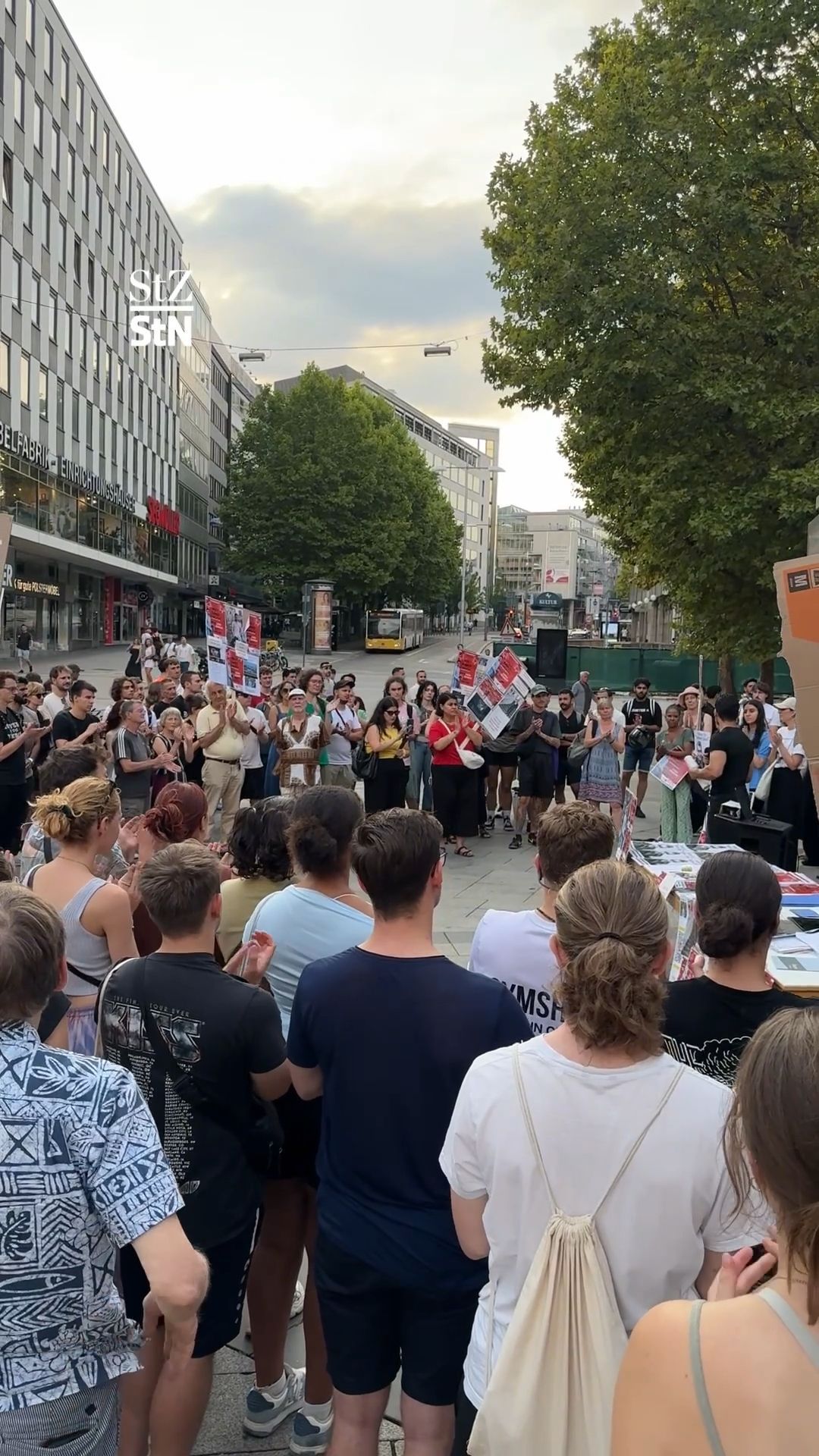 Video: Abgeschoben trotz Einser-Abi – Demo in Stuttgart