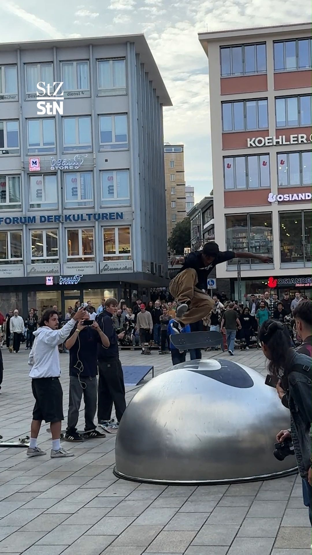 Video: Skateboarder erobern Stuttgart zur Skateweek