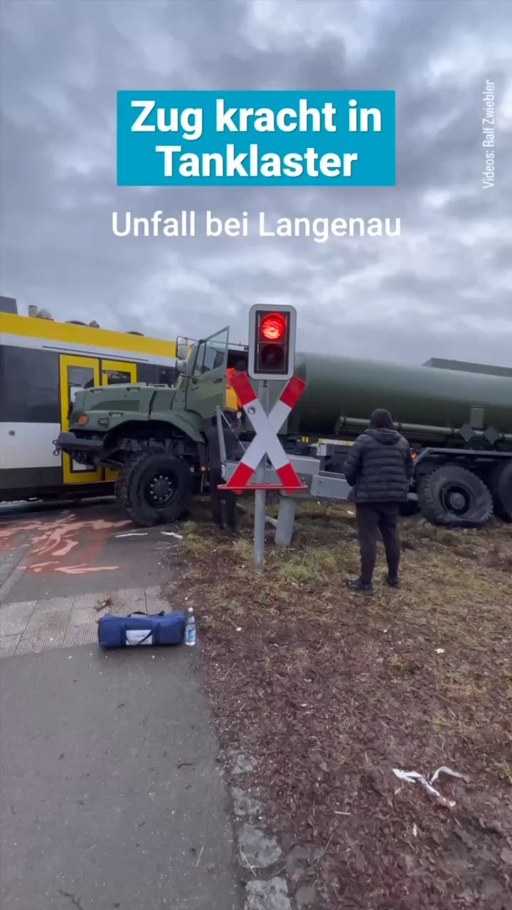 Video: Unfall in Langenau: Zug kracht in Tanklaster