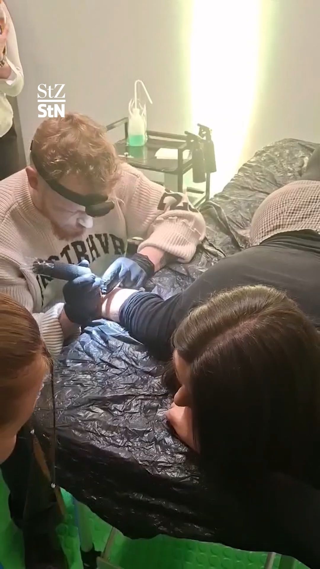 Video: Gratis-Tattoos bei Wahlparty der Grünen in Stuttgart